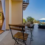 아파트호텔 Pater Meus - Sea View, Pool & Parking 체팔루