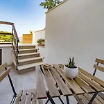 아파트호텔 Pater Meus - Sea View, Pool & Parking 체팔루