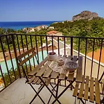 Pater Meus - Sea View, Pool & Parking 아파트호텔