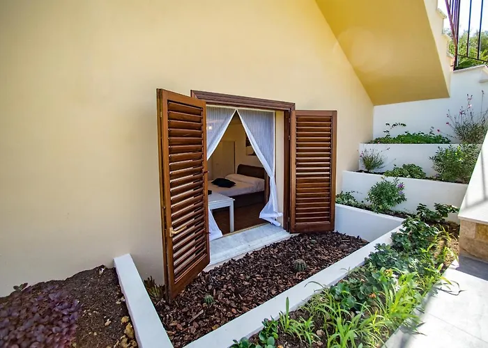 Lejlighedshotel Pater Meus - Sea View, Pool & Parking Cefalù