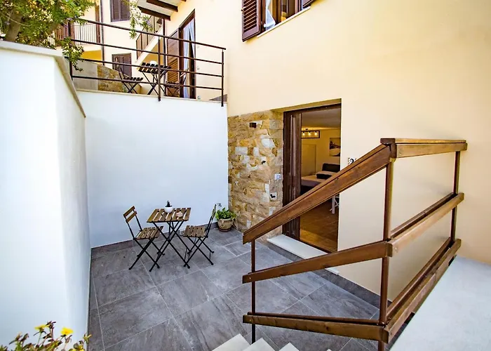 Lejlighedshotel Pater Meus - Sea View, Pool & Parking